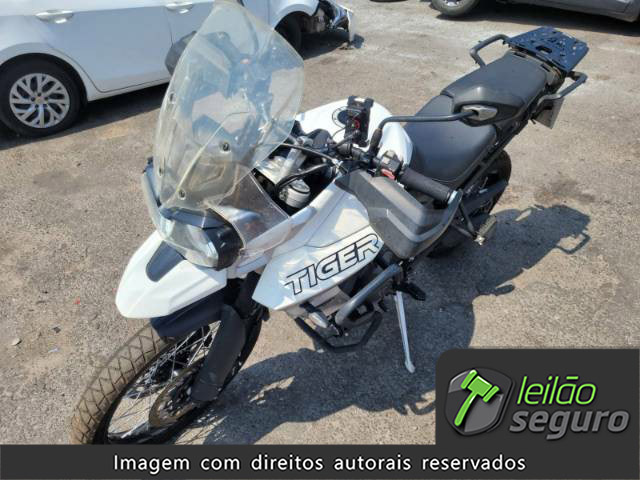 LOTE 243 - TRIUMPH TIGER 800 XCX 2020